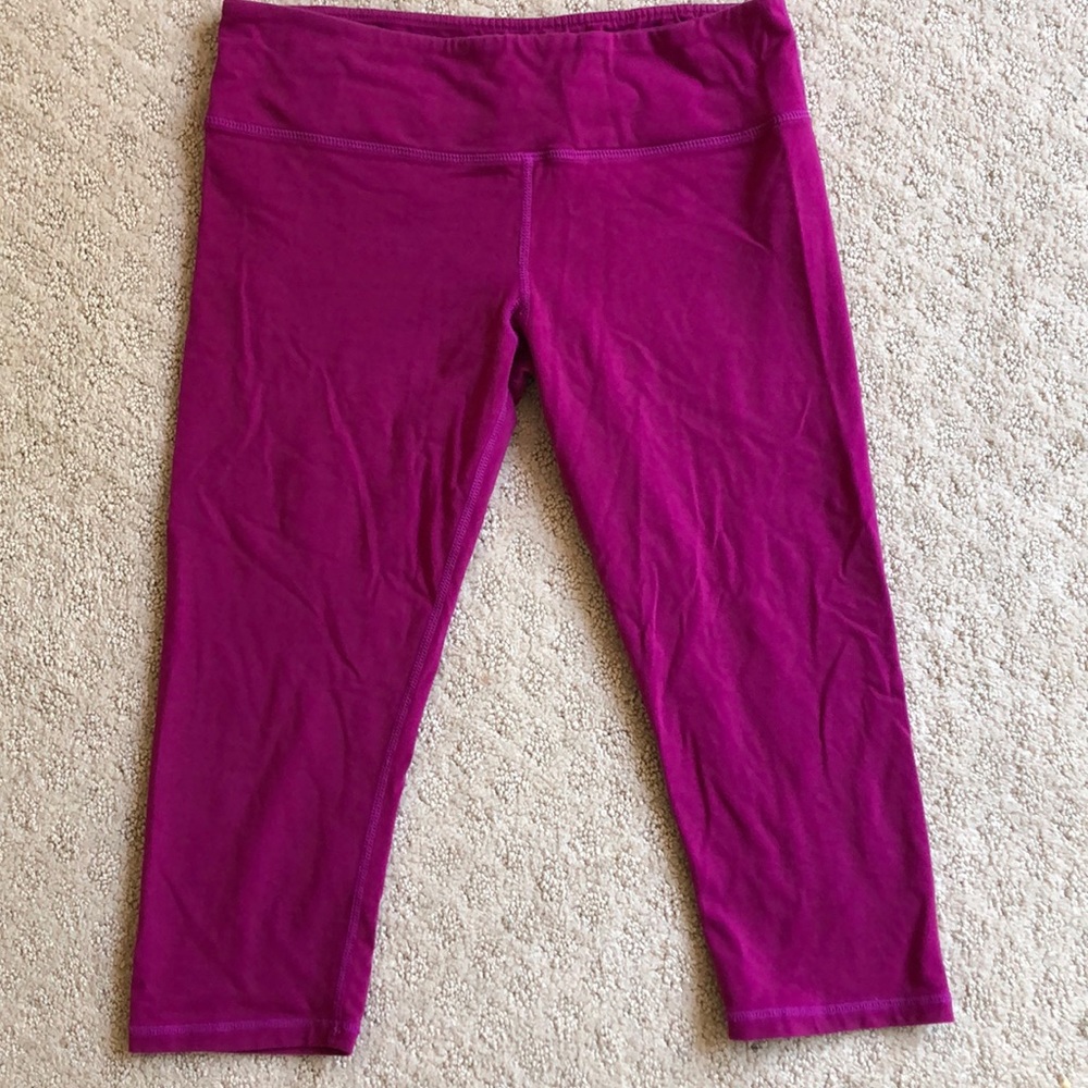 Deep Fuschia Lululemon cropped leggings sz 6
